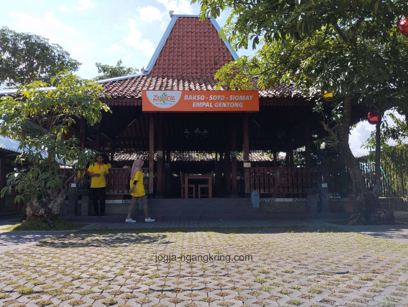 Yuk, Makan Kenyang Hati Senang di Resto “Zukaria”