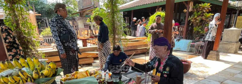 Paseduluran Trah Hamengkubuwono II Gelar Saresehan Tosan Aji dan Jamasan