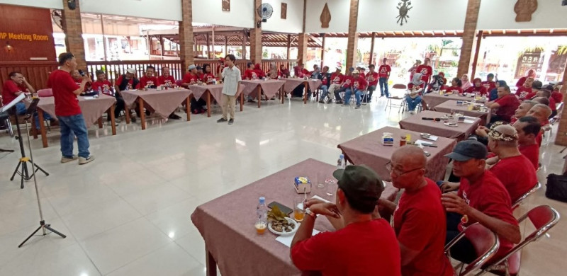 REUNI 40 TAHUN ALUMNI SMP BATURETNO: MERAWAT PERSAHABATAN DI USIA SENJA